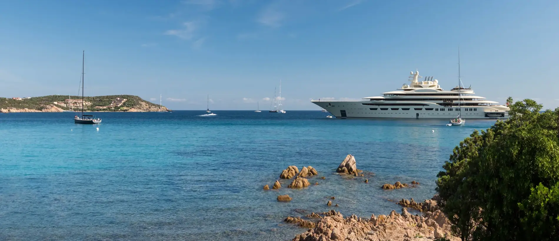 superyacht-docking-summer