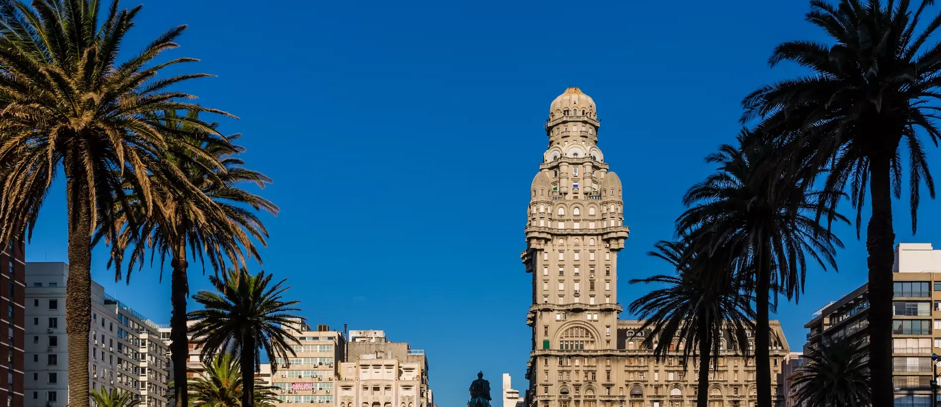 Palacio Salvo (Salvo Palace) on Plaza Independencia.
