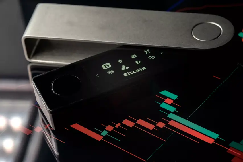Cryptocurrency hardware wallet