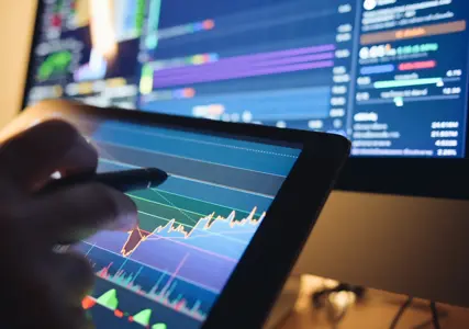 La transformación digital está a la vanguardia de los bancos y los servicios financieros, provocando una expansión exponencial del sector y las fintech. Los bancos digitales, las organizaciones de financiación alternas, proveedores de software de pagos, remesas y otras empresas bancarias están añadiendo productos y servicios al ecosistema financiero, a un ritmo vertiginoso.

