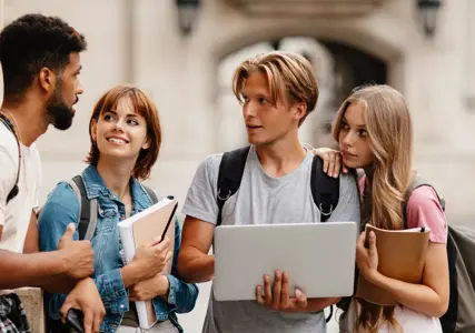 Los sistemas informáticos de las instituciones académicas están más conectados, son más eficientes y fiables que nunca, mejorando todo desde la inscripción de estudiantes, informes, hasta las funciones administrativas como recursos humanos y finanzas. Si bien esto ha hecho avanzar drásticamente al sector, dicha conectividad también tiene sus inconvenientes. Los atacantes cibernéticos son una gran amenaza para el sector educativo, e indicios recientes muestran que las universidades son cada vez más atacadas por delincuentes cibernéticos, ya que los consideran como objetivos fáciles, mal equipados para hacer frente a incidentes cibernéticos.