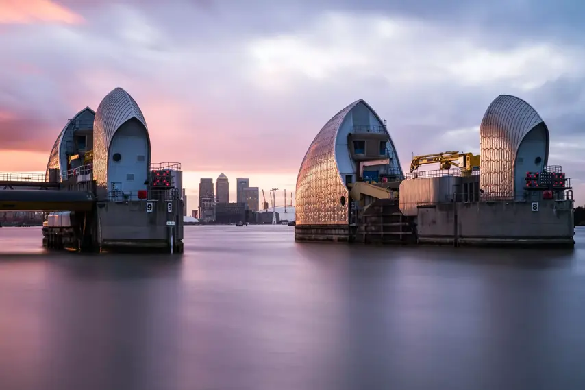 Flood barrier